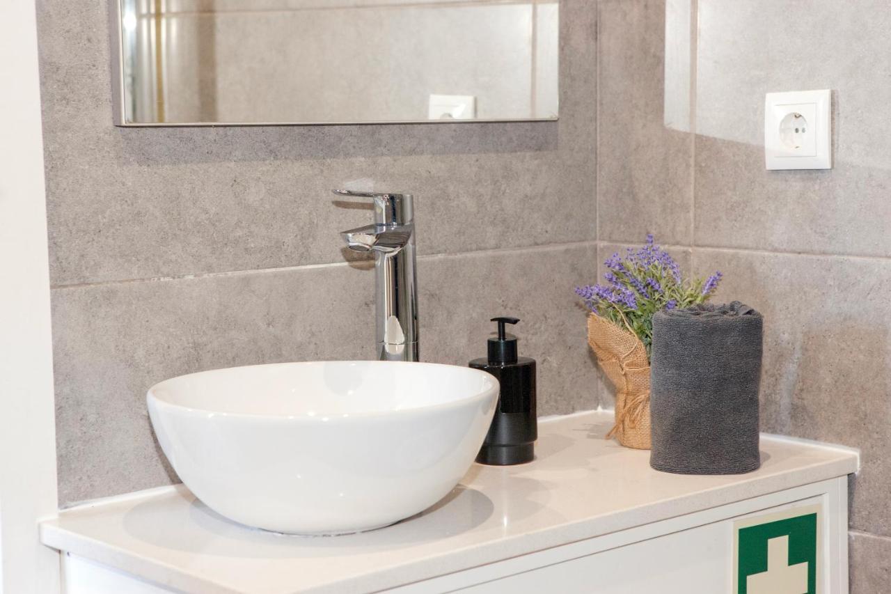 Host Wise - Amadeo Apartments ヴィラ・ノヴァ・デ・ガイア エクステリア 写真